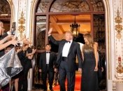 Мелания Трамп продемонстрировала изысканный новогодний наряд (Фото)