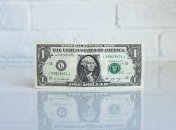 Курс гривні четвертий день поспіль зростає до долара