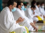 По двадцать человек и с соблюдением дистанции: первые паломники отправились на хадж в Мекку