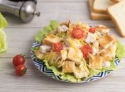 Салат уместен к праздничному столу, и к семейному обеду