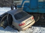 Электричка на переезде на Харьковщине сбила Daewoo Lanos