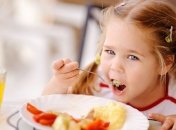 Диетологи рассказали, что нужно есть школьникам