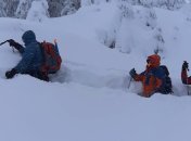 Турист из Львова полтора дня блуждал в Карпатах во время сильной метели: детали спасения