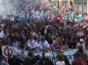  "Макрон-фест": в Париже тысячи людей вышли на митинг