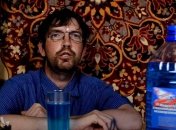 Денис Дыркин делает "Голубую лагуну" из омывателя для стекла