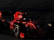 Болид Феттеля развернуло в Барселоне (Видео)