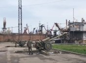 Оккупанты устроили пушечные стрельбы в Керчи и оставили завод без стекол (видео)