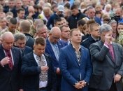 Порошенко в Зарванице почтил память воинов АТО и Героев Небесной сотни