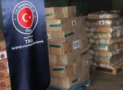 Турция передала гумпомощь для переселенцев в Луганской области