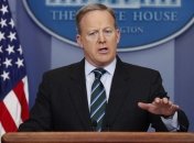 Спайсер: Трамп продолжает считать, что Обама его "прослушивал"
