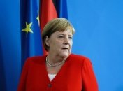 Меркель "с беспокойством" воспринимает попытки РФ влиять на европейскую политику