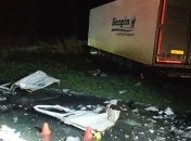 На автотрассе Львов-Шегини микроавтобус столкнулся с грузовиком, погибли три человек