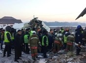 Крушение самолета в Казахстане: в сети появилось видео спасения младенца