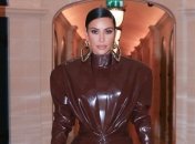 В латексном костюме: Ким Кардашян посетила воскресную службу мужа (Фото)