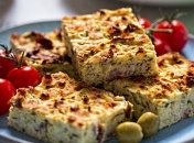 День начинается с фриттаты с кабачками и беконом