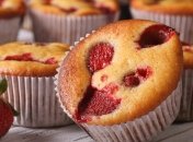 Легкие и пышные маффины с клубникой