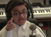 Индийский мальчик-инвалид перепел самого Эминема (Видео)