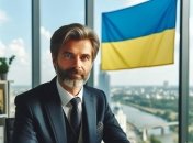 Мужчина с флагом Украины