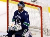 Легендарный голкипер НХЛ завершил карьеру