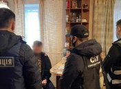 Полиция задержала преступников, снявших со счетов украинцев более 10 миллионов гривен (фото, видео)