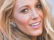 Актриса Блейк Лайвли показала стройную фигуру в дорогом платье 