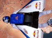 Австриец на день отложил свой прыжок с высоты 37 км