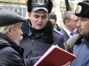 Мужчина одел немецкую форму и стрелял по детской площадке 