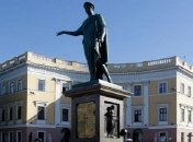 Карантин по-одесски: люди без масок массово отправились к морю (видео)