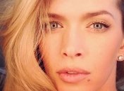 Вера Брежнева засветилась в мужских объятиях  