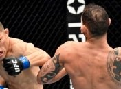 Боец ММА одним ударом наглухо нокаутировал соперника (видео)