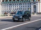 Британцы придумали, как заряжать электротакси прямо на улице