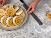 Бісквітний рулет з кремом