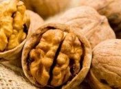 На Буковине предпринимателя заставили заплатить за 26 тонн орехов