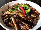 Легко для мамы, вкусно для ребенка: 3 рецепта из баклажанов на каждый день