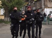 Столкновения под офисом Медведчука: активистов Нацкорпуса доставили в отделение полиции