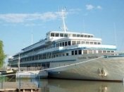 Украинский круизный лайнер неожиданно взял курс на Россию