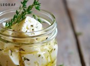 Эта фета станет прекрасной закуской и дополнением к блюдам (изображение создано с помощью ИИ).