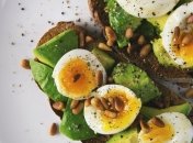 "Куда можно вкусно запихнуть крашенки": Евгений Клопотенко поделился вкусными блюдами с яйцами