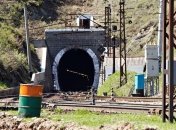 Неизвестные расстреляли охранника ж/д тоннеля, ведущего к Мукачево