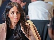 Беременная Меган Маркл посетила мероприятие на очень высоких каблуках