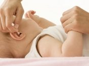Как чистить ушки, глазки и носик новорожденного