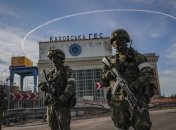 Военные возле Каховской ГЭС