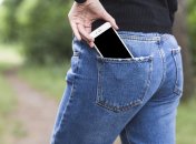 Носіння телефона в задній кишені штанів не обіцяє нічого хорошого