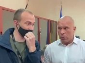 "Перед моим лицом ж**ы не будет!" Кива отличился ссорой с журналистом на суде против Медведчука (видео)