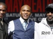 Отец Флойда Мейвезера станет его тренером