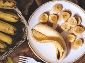 Спробуй на карантині корисні бананові маски для обличчя