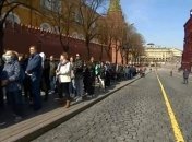 "Очевидный диагноз": в Москве выстроилась огромная очередь к Мавзолею (фото)