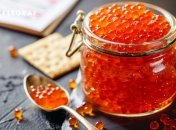 Чтобы икра была качественной, ее нужно правильно выбрать (изображение создано с помощью ИИ)