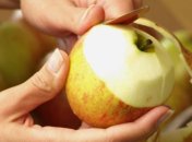 Почему полезно употреблять яблоки с кожурой 