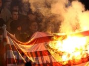 Фанат "Партизана" бросил телефон в игрока "Црвены Звезды" (Видео)